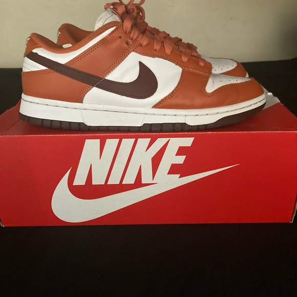 Selling my son dunks can no longer fit size 7 women normal wear like new